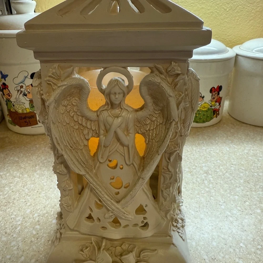 Worldwide Home  Angel Flameless Candle Holder Lantern LED Lighted Candle